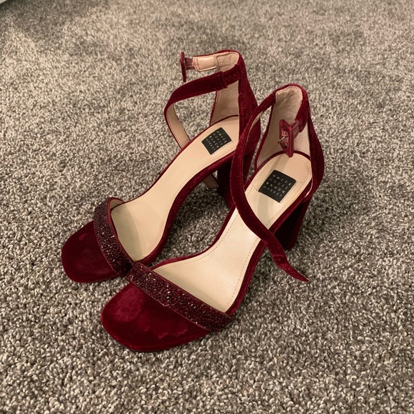 White House Black Market Shoes - women’s maroon heels !